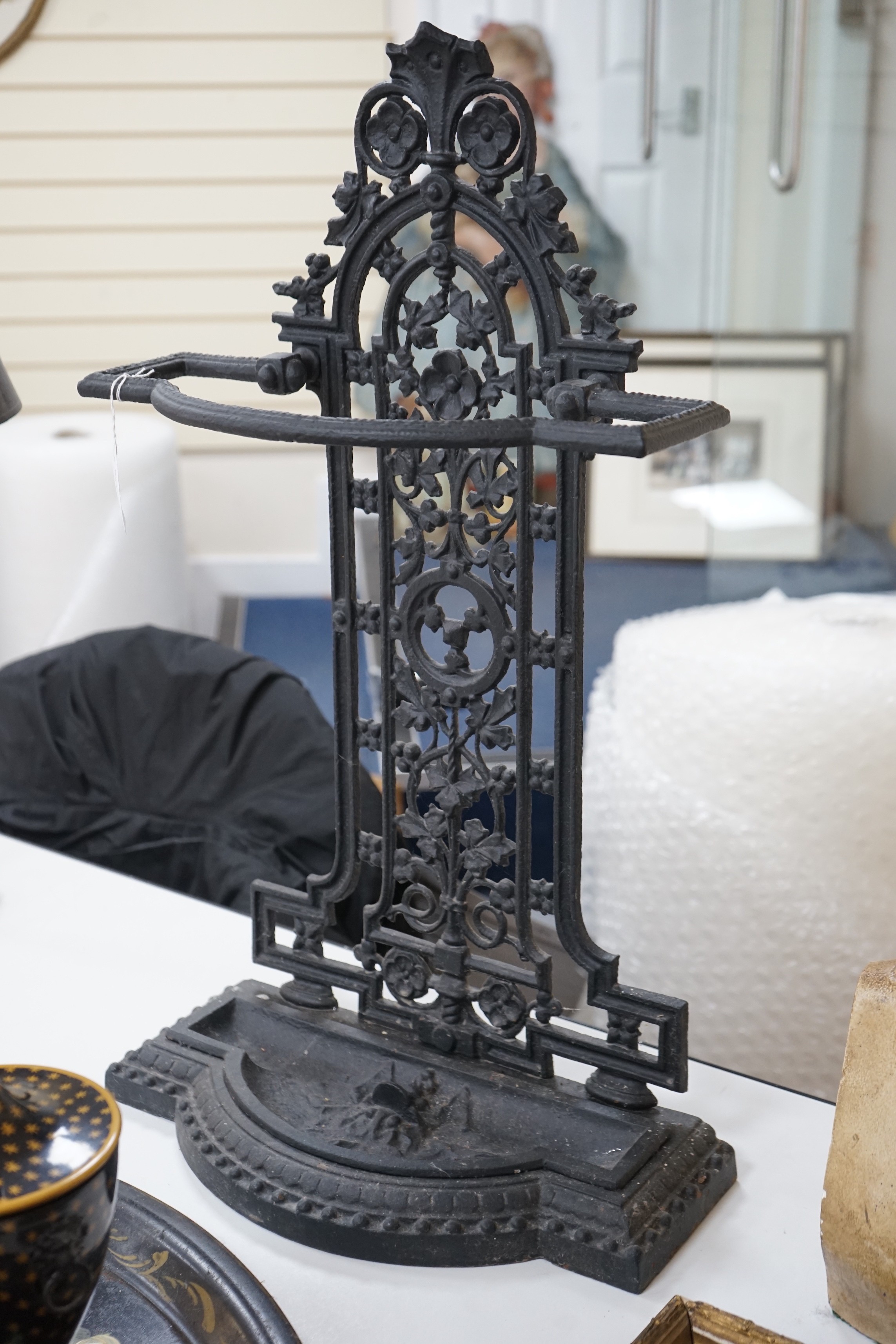 A Victorian cast iron umbrella / stick stand, 73cm tall